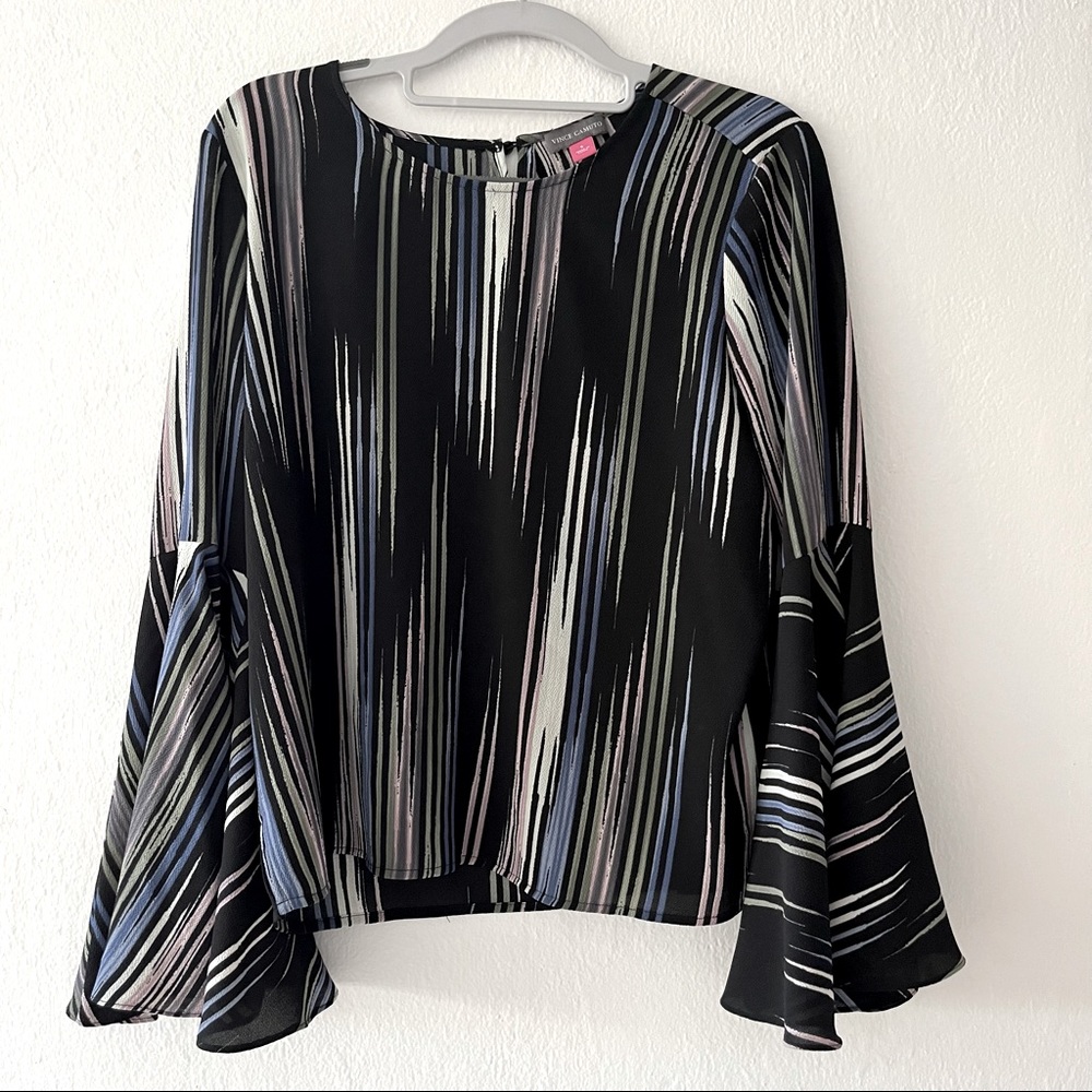 Vince Camuto Beautiful NEW TOP 🖤
